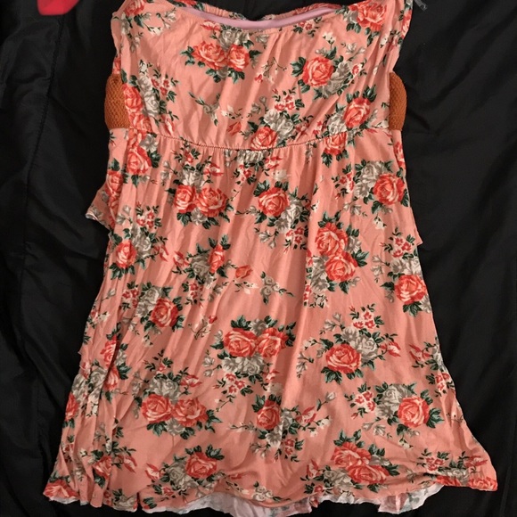 Like New Ruffled Floral Top - Picture 2 of 2